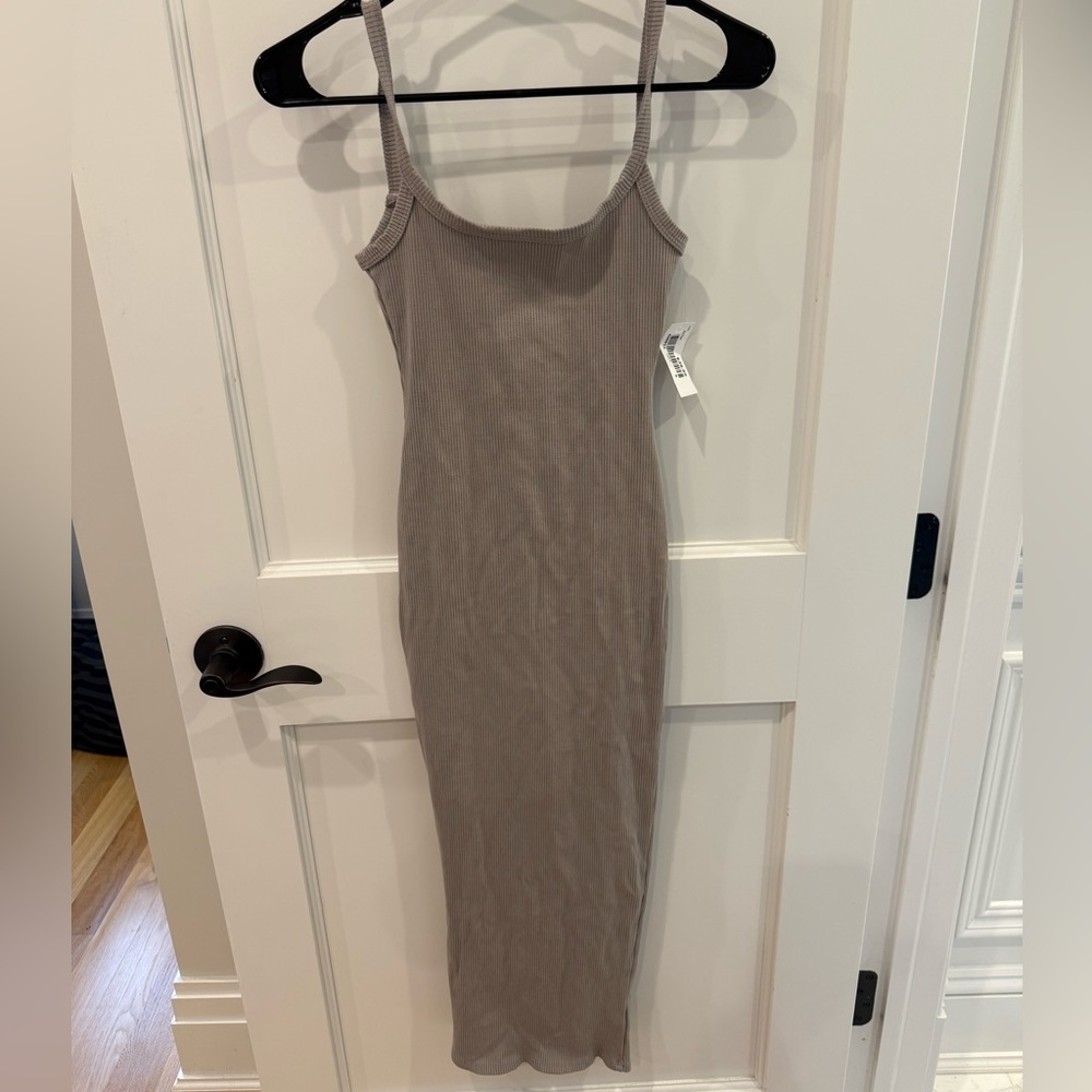 Low Back Ribbed Maxi Bodycon Dress in Taupe/Grey/Beige Size Small New With Tags
